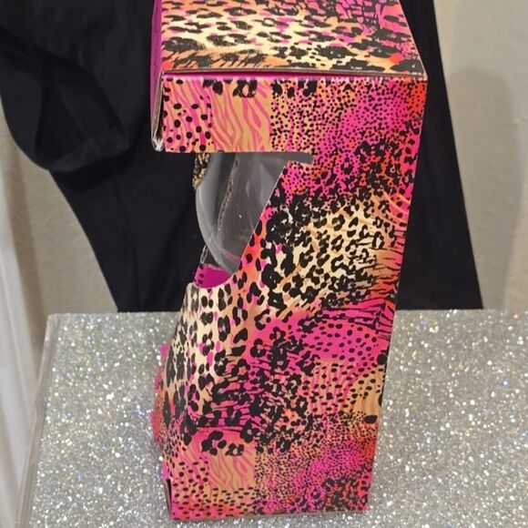 Betsey Johnson Rhinestone Leopord Heart Stem Wine Glass - Picture 6 of 6